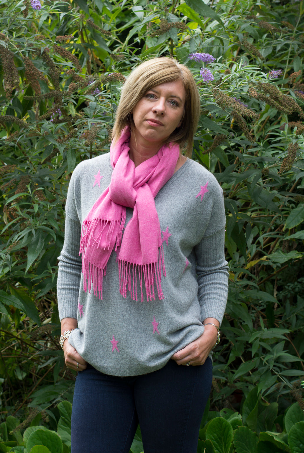 GREY SOFT V-NECK JUMPER WITH HOT PINK STARS