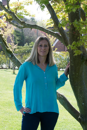 PLAIN SHIRT WITH SHELL BUTTONS