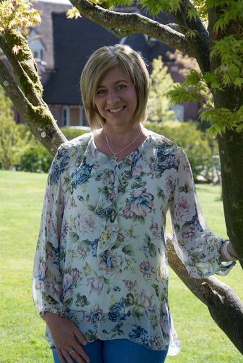 SILK FLORAL TOP WITH RUFFLE FRONT