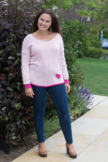 ROUNDED V NECK JUMPER WITH HEART DETAIL