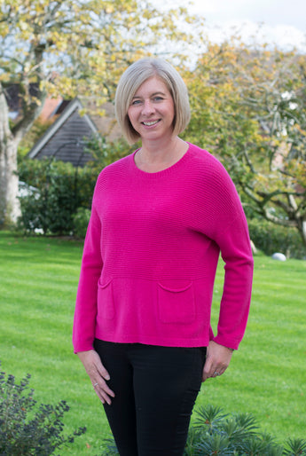 RIBBED  FRONT JUMPER WITH ROUND NECK AND TWO FRONT POCKETS