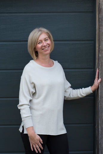 ROUND NECK RIBBED JUMPER WITH SUBTLE SPARKLE