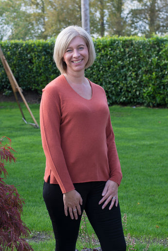 SOFT V-NECK SLIM FIT PETITE JUMPER