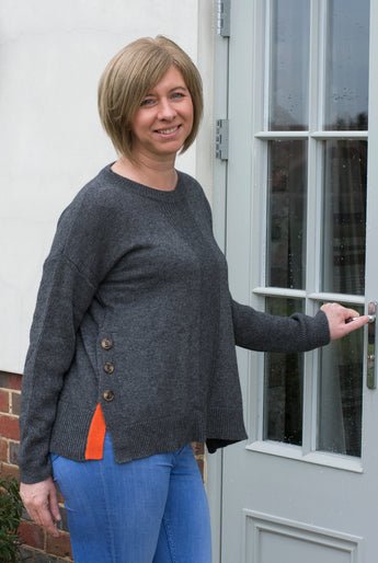 ROUND NECK JUMPER WITH BUTTON DETAIL WITH ORANGE SPLIT