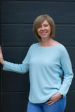 SPRING COLOURED ROUND NECK RAGLAN SLEEVED JUMPER WITH CURVED HEM