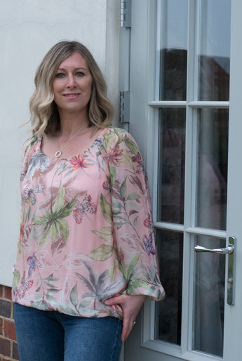 SILK FLORAL TOP WITH BLOUSON HEM & TIE AT BACK NECK