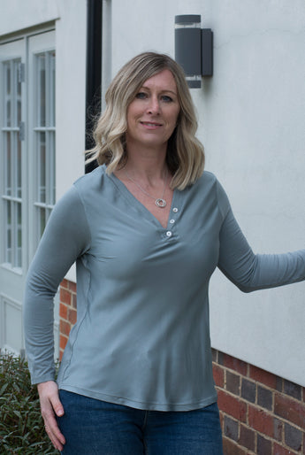 LONG-SLEEVE SILK FRONT V-NECK TOP WITH SHELL BUTTON DETAIL